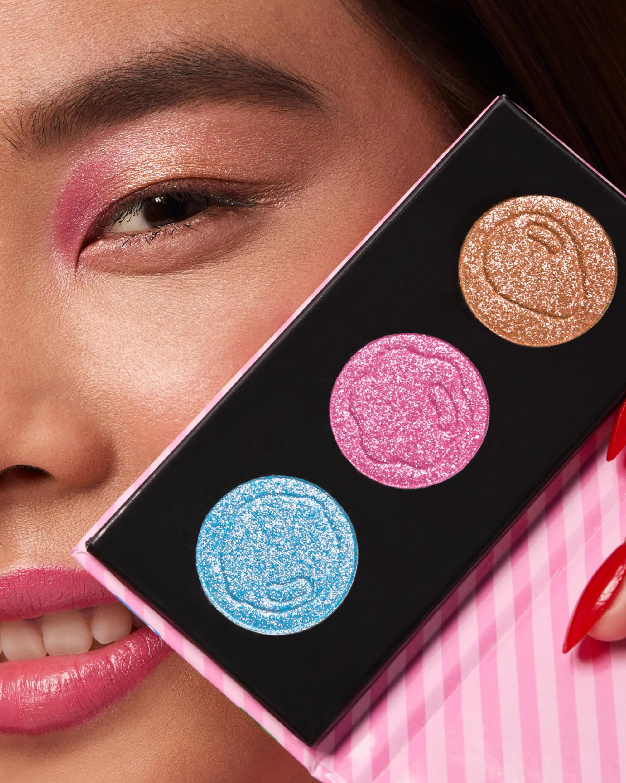 KIKO Milano Candy Crush™ Ultra Shimmer Eyeshadow Trio Paleta 3 Cieni
