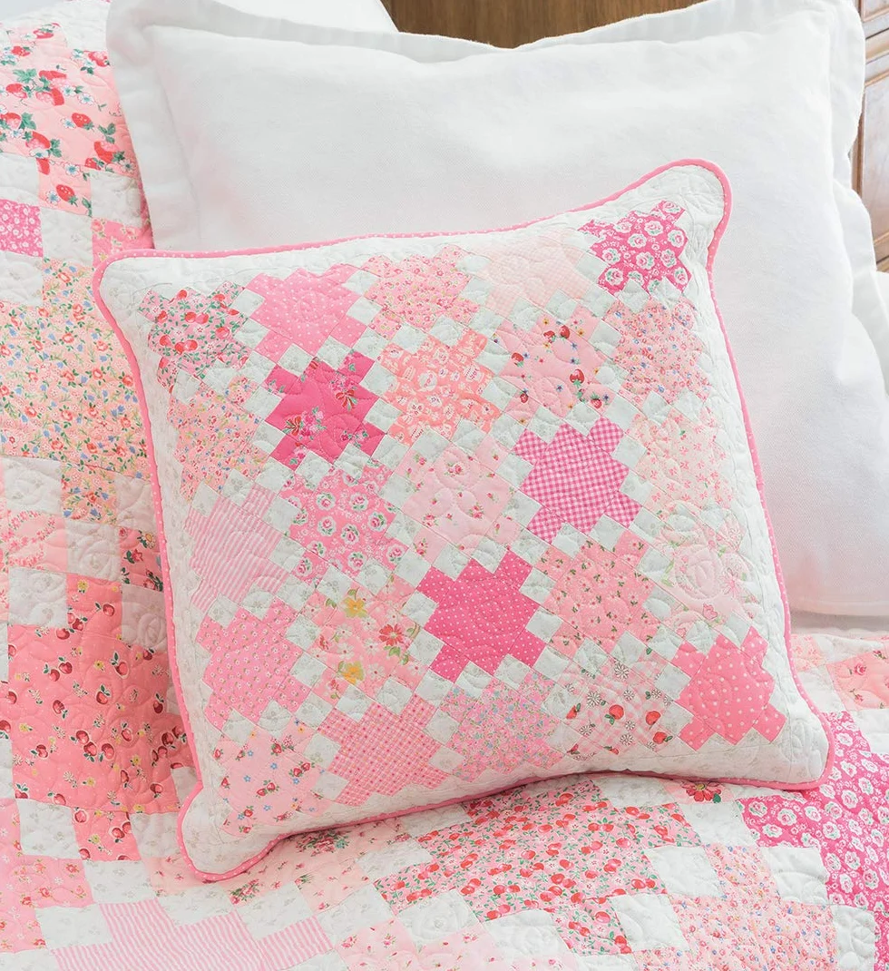 Perfectly Pretty Patchwork: Classic Quilts, Pillows, Pincushions & More
