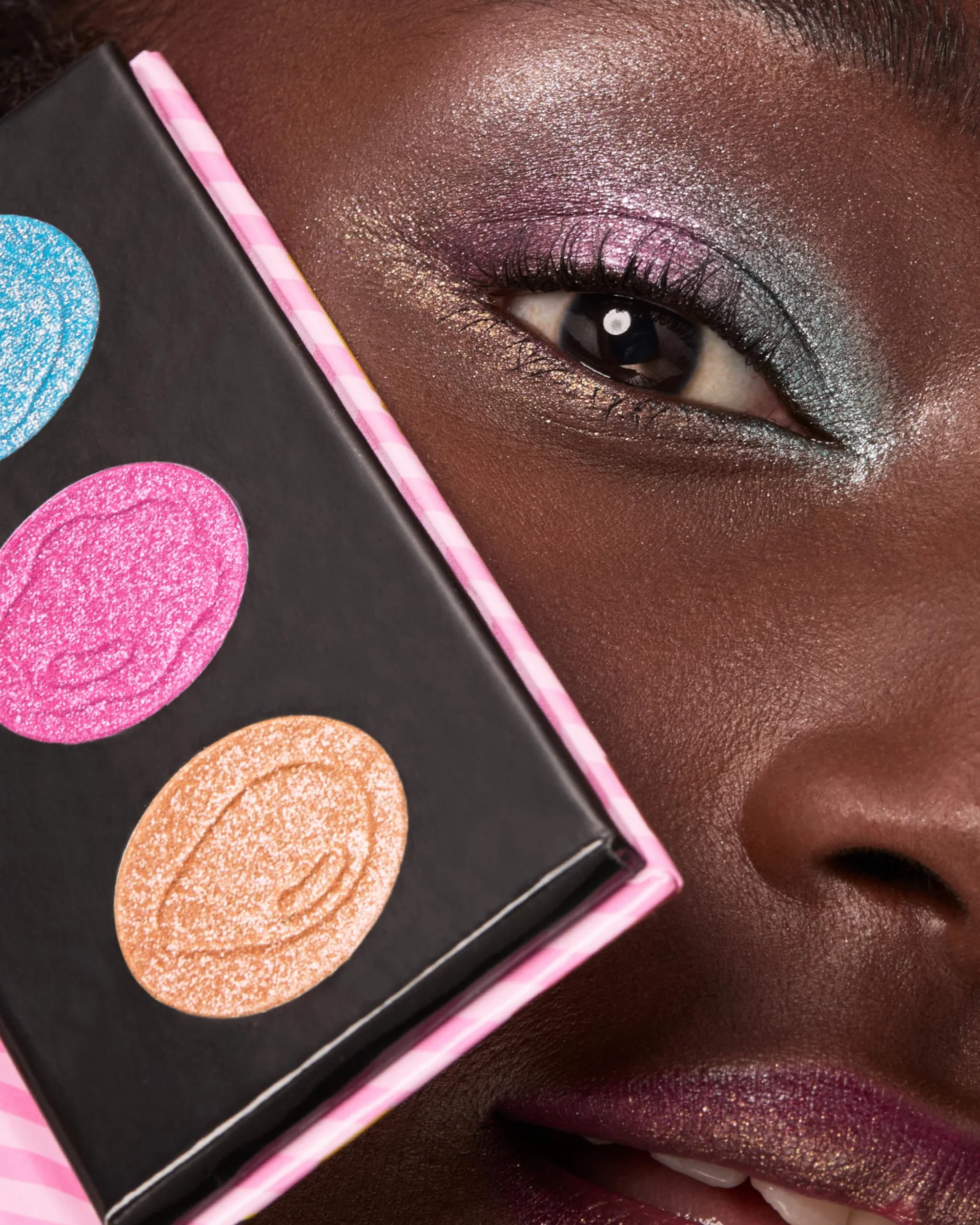 KIKO Milano Candy Crush™ Ultra Shimmer Eyeshadow Trio Paleta 3 Cieni