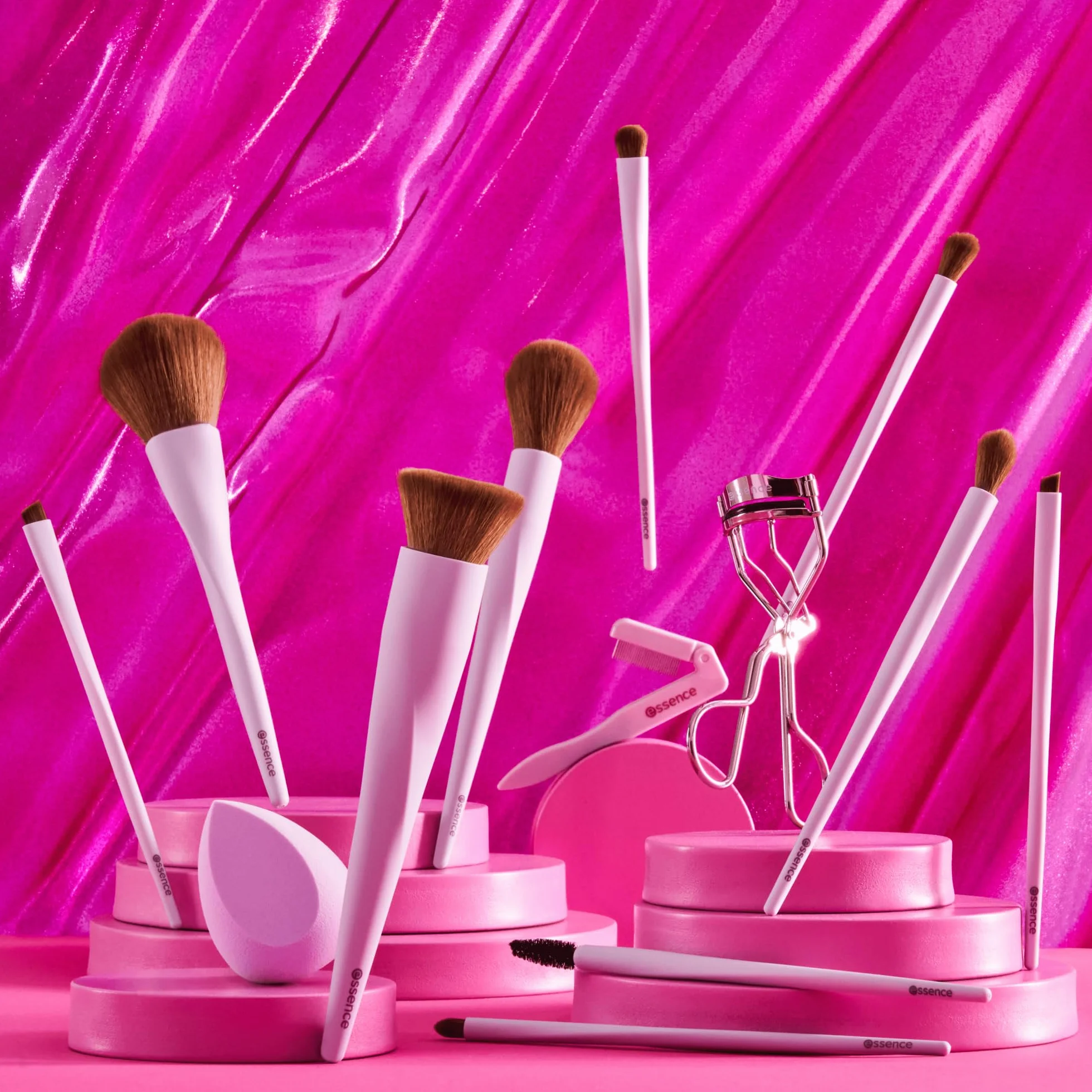 essence Pędzel do makijażu typu buffer brush