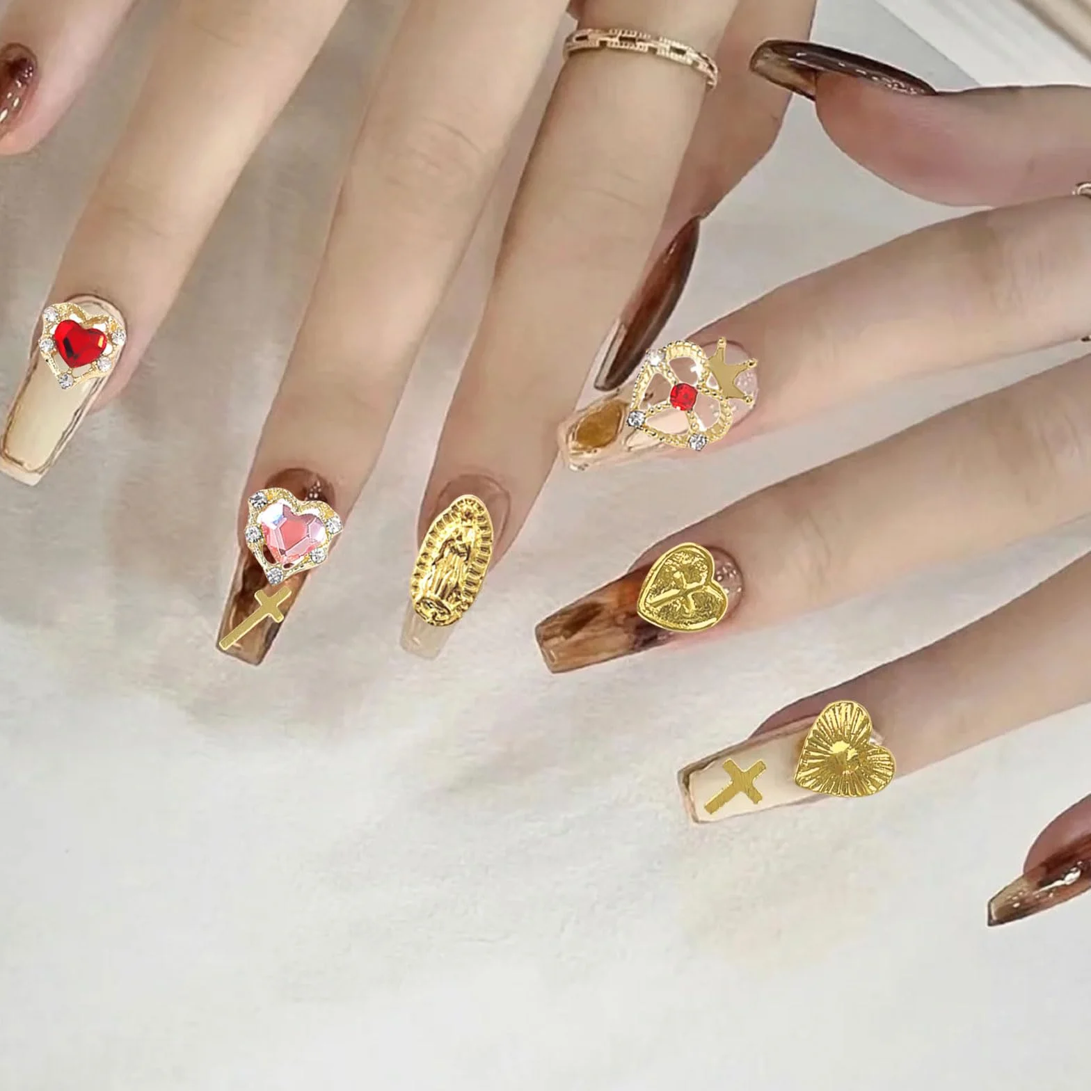 52 sztuki złotych zawieszek 3D na paznokcie, wysokiej jakości zdobienia paznokci, ekskluzywne z kamieniami strasu dla luksusowego manicure