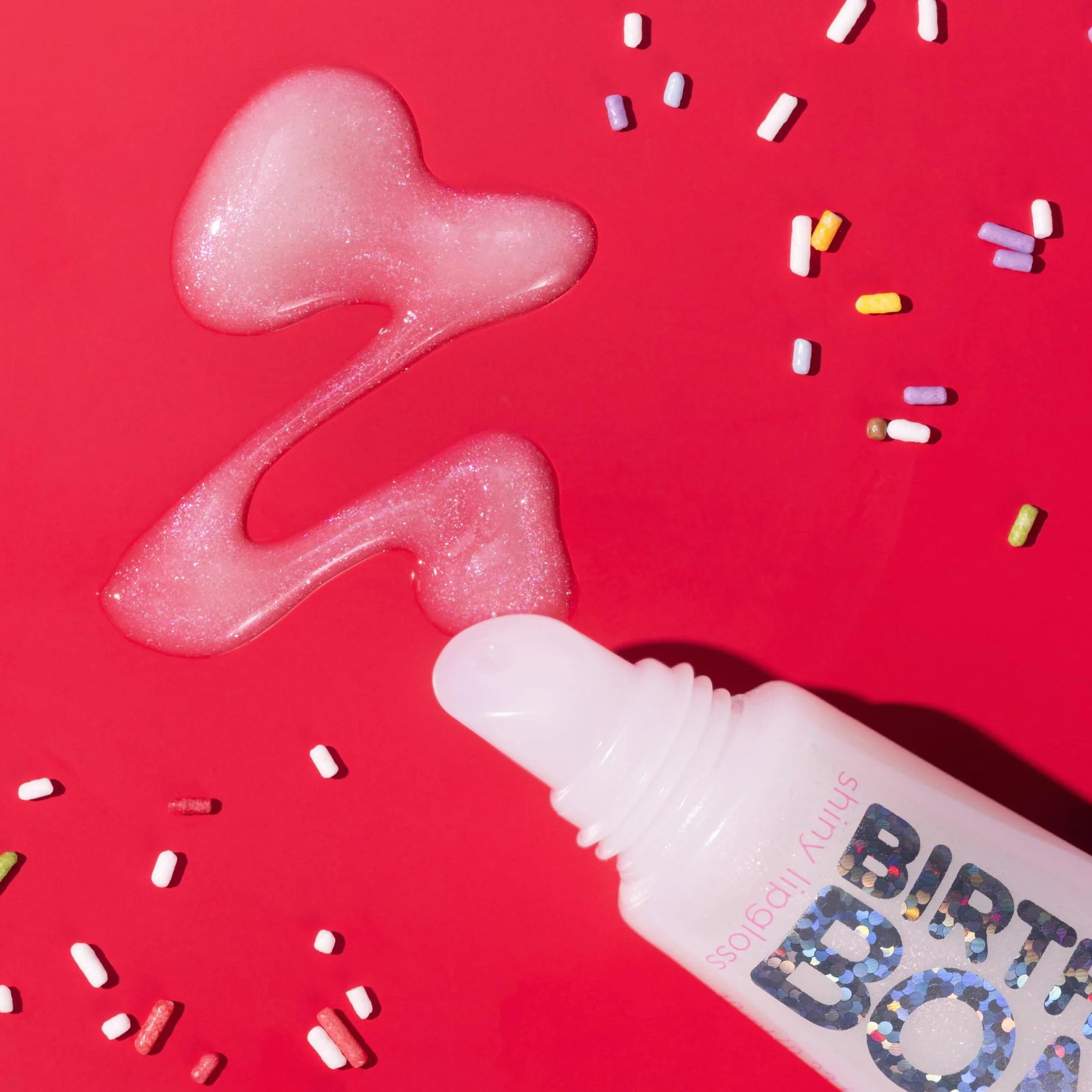 essence Lśniący błyszczyk do ust BIRTHDAY BOMB, naturalny, błyszczący, zroszony, mieniący się (10ml)