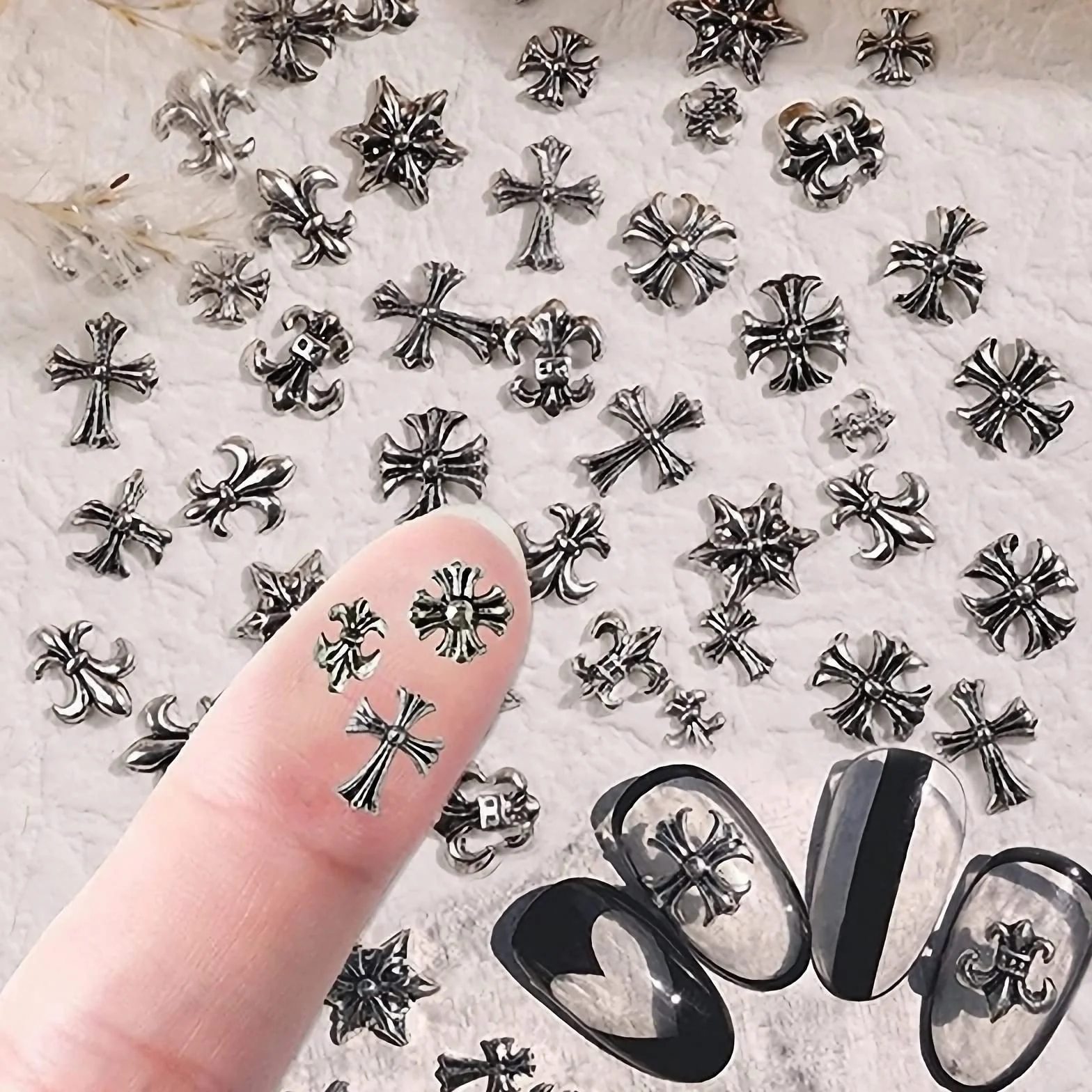 60 sztuk Charms Krzyż Paznokcie 3D Serce Gwiazda Klejnoty Mieszane Styl Sliver Nail Charms Metal Punk Vintage Nail Art Supplies do dekoracji paznokci akrylowych (1#)