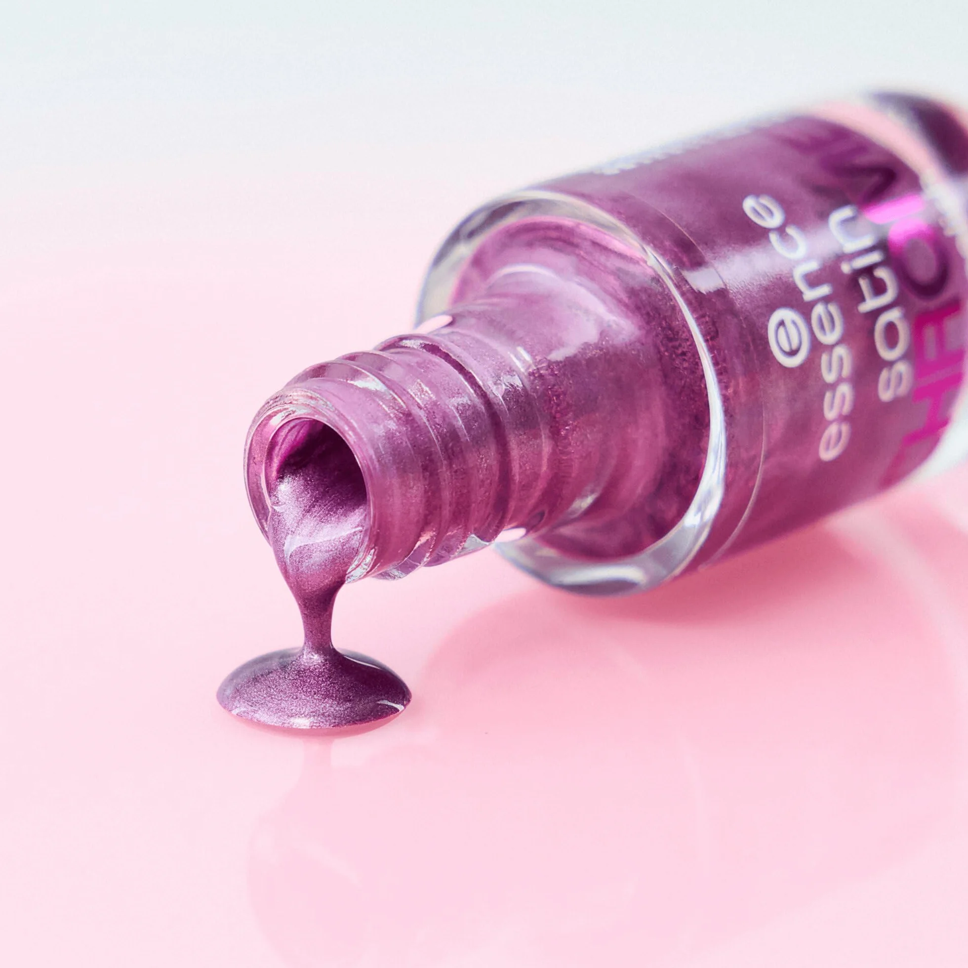 essence satynowy lakier do paznokci satin CHROME, pokrycie, wyraźny wynik, mocno napigmentowana/y, metaliczny (8ml)