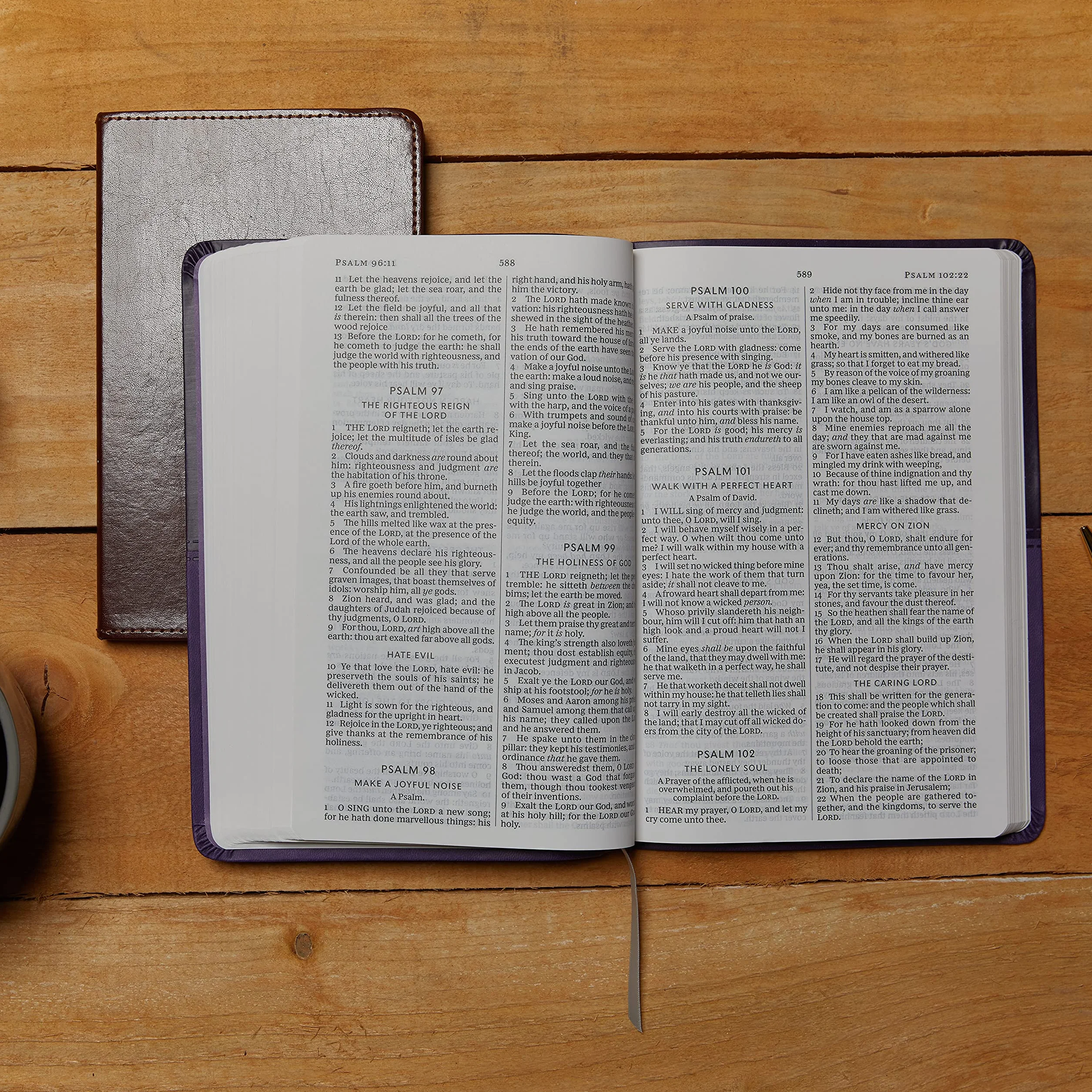 KJV, Thinline Bible, Large Print, Imitation Leather, Black, Red Letter Edition: King James Version
