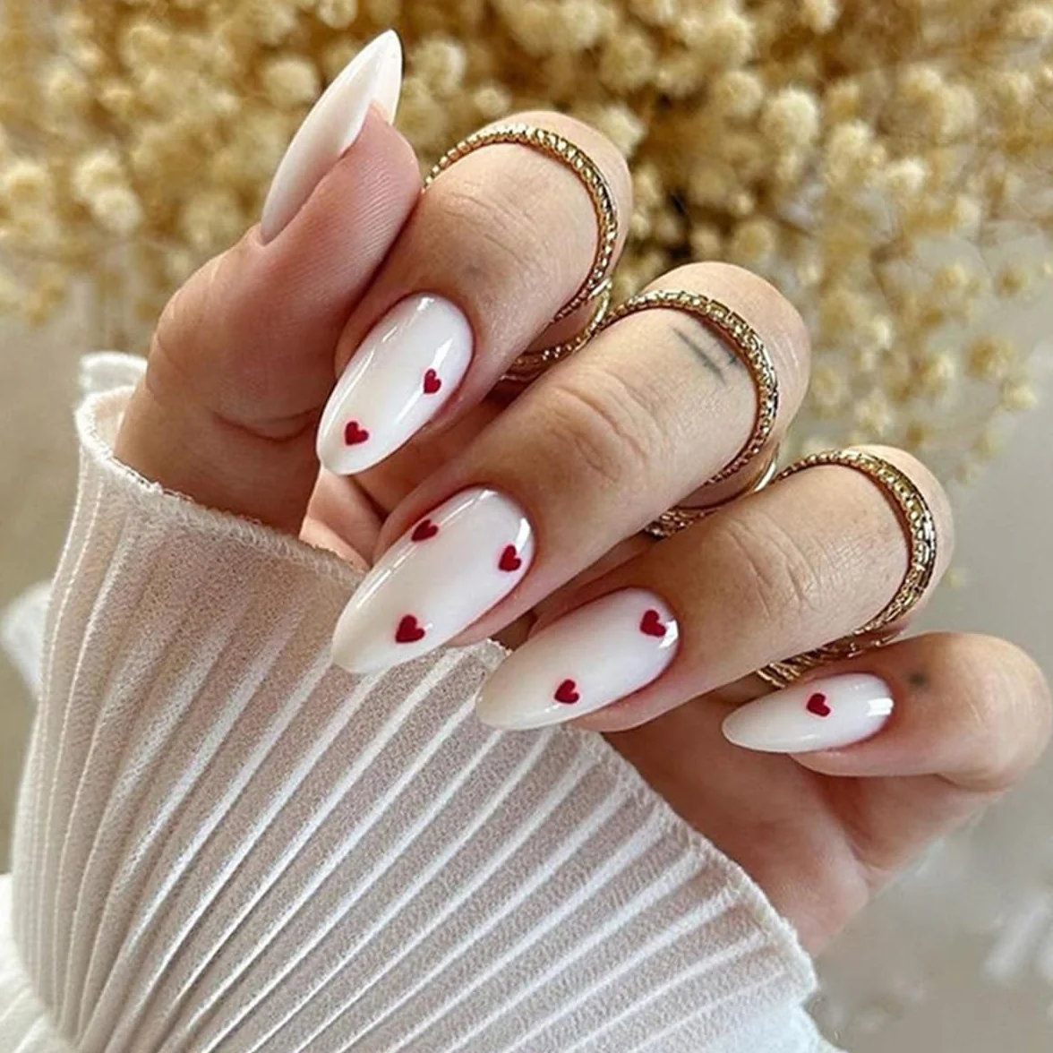 Press On Nails, 24-częściowy biały średni migdał, wzór czerwonego serca, zestaw samoprzylepnych paznokci wielokrotnego użytku dla kobiet