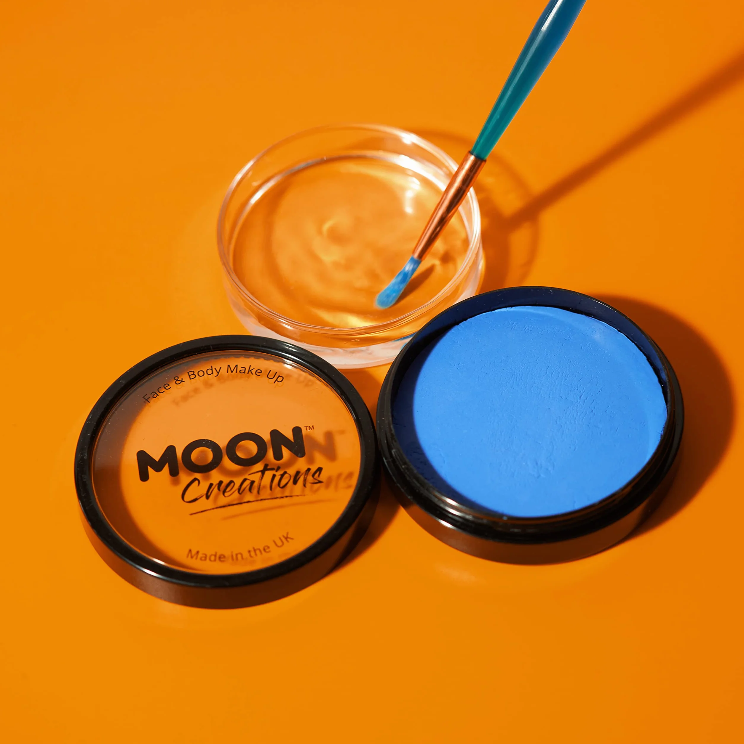 Moon Creations Profesjonalna farba do twarzy aktywowanej wodą Jasna czerwień